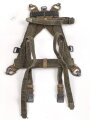 A-Rahmen Wehrmacht , späte Ausführung aus diversen Restbeständen " recycled" Italienische Webmaterial ? Stempel schwach, aber nicht lesbar, aufgrund der Länge würde ich auf eine Reichsbetriebsnummer tippen. Guter Gesamtzustand