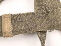 A-Rahmen Wehrmacht , späte Ausführung aus diversen Restbeständen " recycled" Italienische Webmaterial ? Stempel schwach, aber nicht lesbar, aufgrund der Länge würde ich auf eine Reichsbetriebsnummer tippen. Guter Gesamtzustand