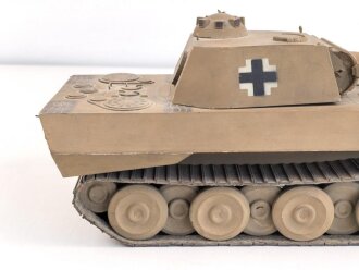 Panzerkampfwagen Panther D der Wehrmacht. Schulungsmodell aus Holz, Länge ohne Rohr etwa 34cm. Origianllack "Dies ist ein dienstlicher Gegenstand, Missbrauch ist strafbar"