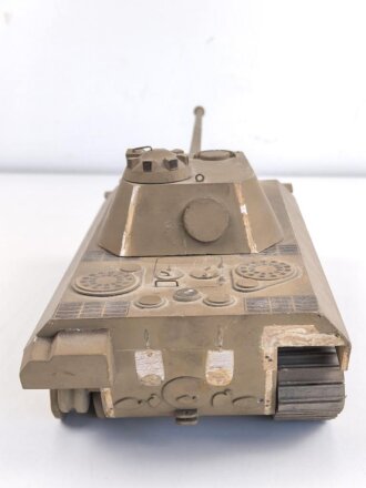 Panzerkampfwagen Panther D der Wehrmacht. Schulungsmodell aus Holz, Länge ohne Rohr etwa 34cm. Origianllack "Dies ist ein dienstlicher Gegenstand, Missbrauch ist strafbar"