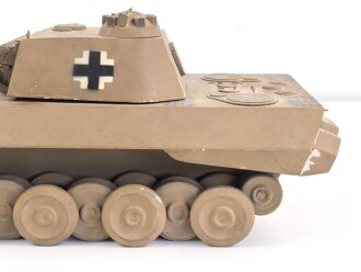 Panzerkampfwagen Panther D der Wehrmacht. Schulungsmodell aus Holz, Länge ohne Rohr etwa 34cm. Origianllack "Dies ist ein dienstlicher Gegenstand, Missbrauch ist strafbar"