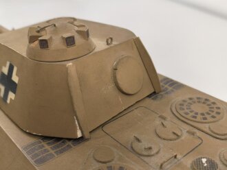 Panzerkampfwagen Panther D der Wehrmacht. Schulungsmodell aus Holz, Länge ohne Rohr etwa 34cm. Origianllack "Dies ist ein dienstlicher Gegenstand, Missbrauch ist strafbar"