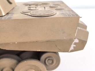 Panzerkampfwagen Panther D der Wehrmacht. Schulungsmodell aus Holz, Länge ohne Rohr etwa 34cm. Origianllack "Dies ist ein dienstlicher Gegenstand, Missbrauch ist strafbar"