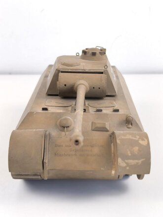 Panzerkampfwagen Panther D der Wehrmacht. Schulungsmodell aus Holz, Länge ohne Rohr etwa 34cm. Origianllack "Dies ist ein dienstlicher Gegenstand, Missbrauch ist strafbar"