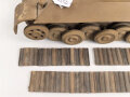 Panzerkampfwagen Panther D der Wehrmacht. Schulungsmodell aus Holz, Länge ohne Rohr etwa 34cm. Origianllack "Dies ist ein dienstlicher Gegenstand, Missbrauch ist strafbar"