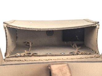 Maschinengewehr Werkzeugtasche aus gelbem Ersatzmaterial, nach dem Kreig umgebaut zu einer Fahrradtasche. " Schwerter zu Pflugscharen"