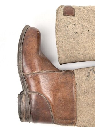 Paar Winterstiefel Wehrmacht, der Filzschaft leicht mottig, ein Absatz defekt, Sohlenlänge knapp 31cmn