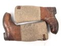 Paar Winterstiefel Wehrmacht, der Filzschaft leicht mottig, ein Absatz defekt, Sohlenlänge knapp 31cmn