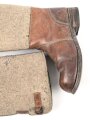 Paar Winterstiefel Wehrmacht, der Filzschaft leicht mottig, ein Absatz defekt, Sohlenlänge knapp 31cmn