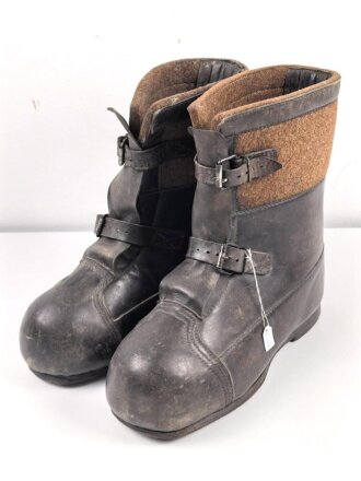 Paar Winterstiefel Wehrmacht, große Ausführung zum  über die normalen Stiefel ziehen. Guter Gesamtzustand, Sohlenlänge 34cm