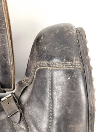 Paar Winterstiefel Wehrmacht, große Ausführung zum  über die normalen Stiefel ziehen. Guter Gesamtzustand, Sohlenlänge 34cm