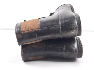 Paar Winterstiefel Wehrmacht, große Ausführung zum  über die normalen Stiefel ziehen. Guter Gesamtzustand, Sohlenlänge 34cm