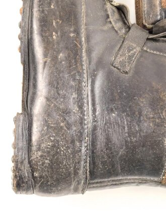 Paar Winterstiefel Wehrmacht, große Ausführung zum  über die normalen Stiefel ziehen. Guter Gesamtzustand, Sohlenlänge 34cm