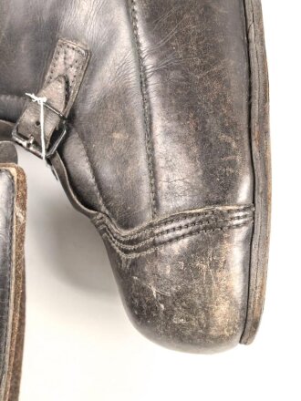 Paar Winterstiefel Wehrmacht, große Ausführung zum  über die normalen Stiefel ziehen. Guter Gesamtzustand, Sohlenlänge 34cm