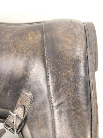Paar Winterstiefel Wehrmacht, große Ausführung zum  über die normalen Stiefel ziehen. Guter Gesamtzustand, Sohlenlänge 34cm