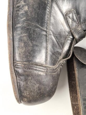 Paar Winterstiefel Wehrmacht, große Ausführung zum  über die normalen Stiefel ziehen. Guter Gesamtzustand, Sohlenlänge 34cm