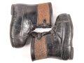 Paar Winterstiefel Wehrmacht, große Ausführung zum  über die normalen Stiefel ziehen. Guter Gesamtzustand, Sohlenlänge 34cm