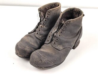 Paar Halbschuhe für Mannschaften der Wehrmacht Modell 1944. Leder angetrocknet, ungereinigt, Sohlenlänge knapp 27,5cm