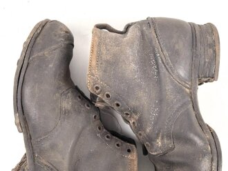 Paar Halbschuhe für Mannschaften der Wehrmacht Modell 1944. Leder angetrocknet, ungereinigt, Sohlenlänge knapp 27,5cm