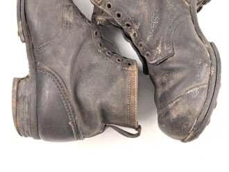Paar Halbschuhe für Mannschaften der Wehrmacht Modell 1944. Leder angetrocknet, ungereinigt, Sohlenlänge knapp 27,5cm