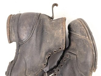Paar Halbschuhe für Mannschaften der Wehrmacht Modell 1944. Leder angetrocknet, ungereinigt, Sohlenlänge knapp 27,5cm