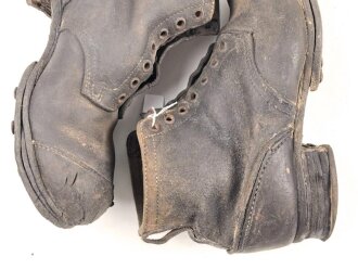 Paar Halbschuhe für Mannschaften der Wehrmacht Modell 1944. Leder angetrocknet, ungereinigt, Sohlenlänge knapp 27,5cm