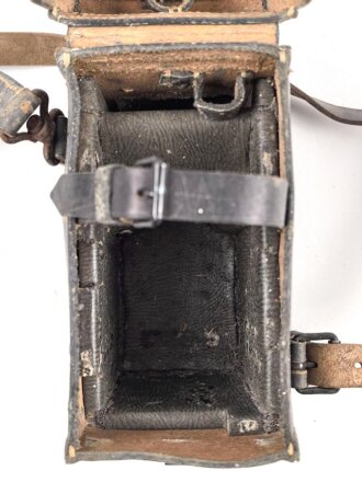 Pionier, Tasche zum Glühzündapparat 37 der Wehrmacht. Ungereinigtes Stück, der Trageriemen original und zugehörig