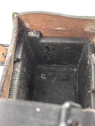 Pionier, Tasche zum Glühzündapparat 37 der Wehrmacht. Ungereinigtes Stück, der Trageriemen original und zugehörig