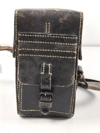 Pionier, Tasche zum Glühzündapparat 37 der Wehrmacht. Ungereinigtes Stück, der Trageriemen original und zugehörig
