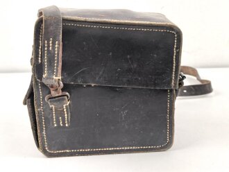 Pionier, Tasche zum Glühzündapparat 37 der Wehrmacht. Ungereinigtes Stück, der Trageriemen original und zugehörig