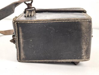 Pionier, Tasche zum Glühzündapparat 37 der Wehrmacht. Ungereinigtes Stück, der Trageriemen original und zugehörig