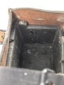 Pionier, Tasche zum Glühzündapparat 37 der Wehrmacht. Ungereinigtes Stück, der Trageriemen original und zugehörig