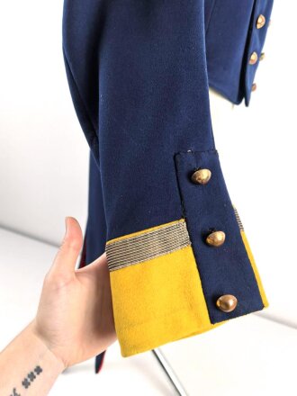 Frankreich ? oder Kostümfundus ? Uniformrock, Alter und Herkunft unbekannt.