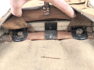 1.Weltkrieg Tornister datiert 1915 . Ungereinigter Fundzustand, die Trageriemen wohl im 2. Weltkrieg ergänzt