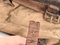 1.Weltkrieg Tornister datiert 1915 . Ungereinigter Fundzustand, die Trageriemen wohl im 2. Weltkrieg ergänzt