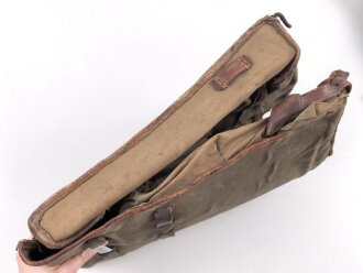 1.Weltkrieg Tornister datiert 1915 . Ungereinigter Fundzustand, Trageriemen samt Befestigung innliegend