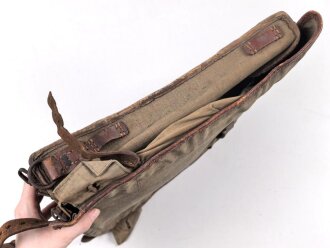 1.Weltkrieg Tornister datiert 1915 . Ungereinigter Fundzustand, Trageriemen samt Befestigung innliegend