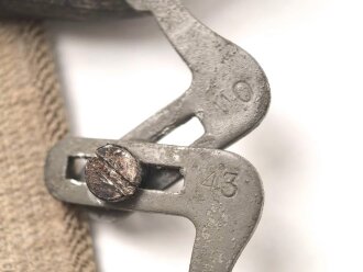 Luftwaffe, Brille für fliegendes Personal. Ungereinigt, guter Gesamtzustand, die beiden Halteschrauben mittig fehlen, dafür ist eine selbstgebastelte montiert