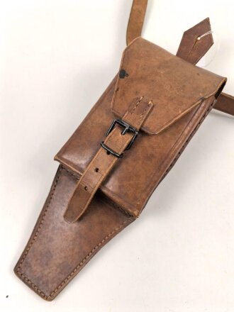 Frankreich ? lederne Tasche an Gurt.