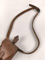 Frankreich ? lederne Tasche an Gurt.