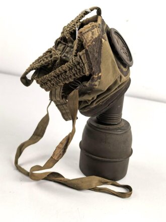Frankreich 2. Weltkrieg, Gasmaske TC-38 mit Filter . Originallack, Maskenkörper ausgetrocknet