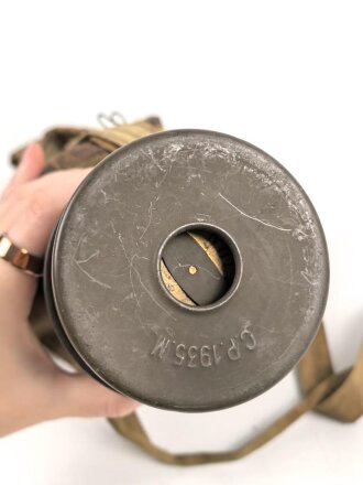 Frankreich 2. Weltkrieg, Gasmaske TC-38 mit Filter . Originallack, Maskenkörper ausgetrocknet