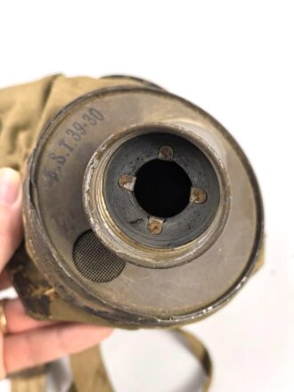 Frankreich 2. Weltkrieg, Gasmaske TC-38 mit Filter . Originallack, Maskenkörper ausgetrocknet