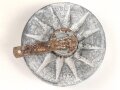 "Evola Duftspender" aus Luftschutz Gasmaskenfilter, Nachkriegsfertigung "Schwerter zu Pflugscharen" Sie erhalten ein ( 1 ) ungereinigtes Stück