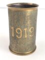 Deutsche Kartusche von 1918, Höhe knapp 13cm. Nachkriegsumbau zur Blumenvase " 1919"