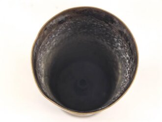 Kartusche Messing, Höhe  knapp 20cm. Nachkriegsumbau zur Blumenvase