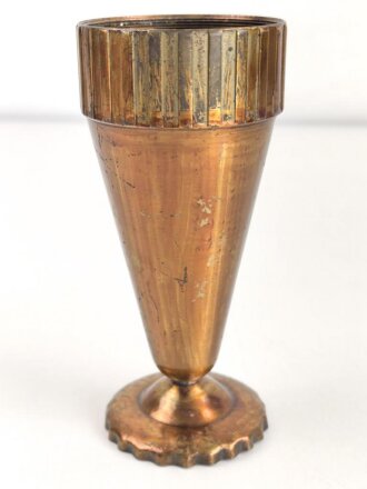 Vase oder Trinkgefäß aus ballistischer Haube...