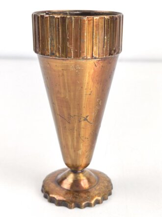 Vase oder Trinkgefäß aus ballistischer Haube...