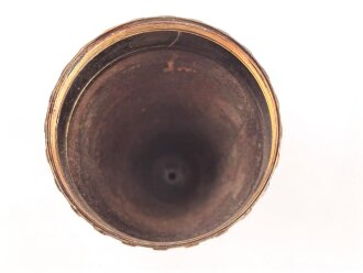 Vase oder Trinkgefäß aus ballistischer Haube einer Granate. Höhe knapp über 14cm