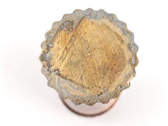 Vase oder Trinkgefäß aus ballistischer Haube einer Granate. Höhe knapp über 14cm